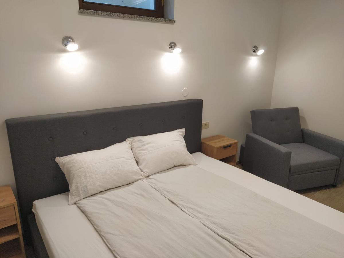 Apartmaji Maln Доленсле Топлице Екстериор снимка