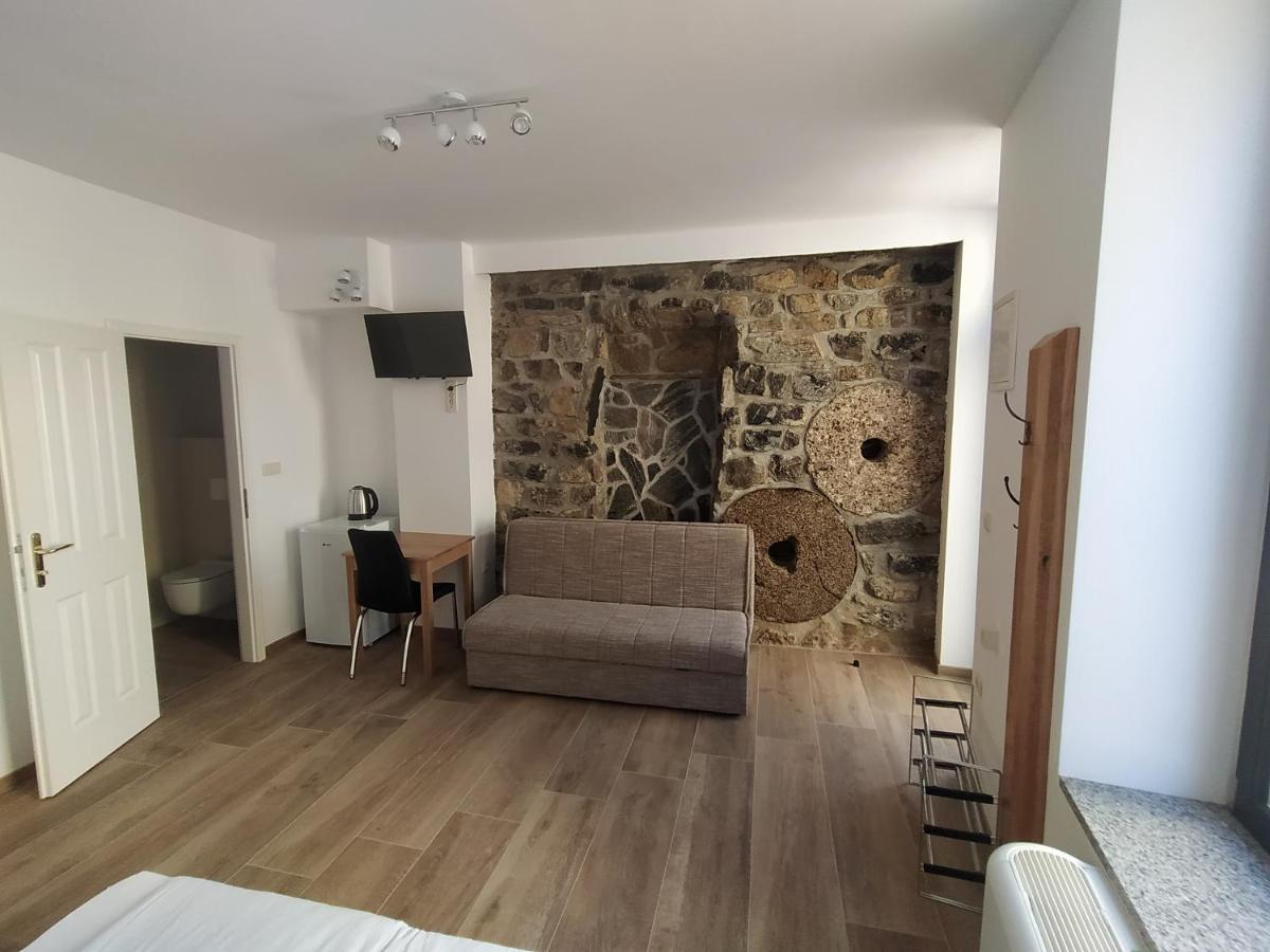 Apartmaji Maln Доленсле Топлице Екстериор снимка