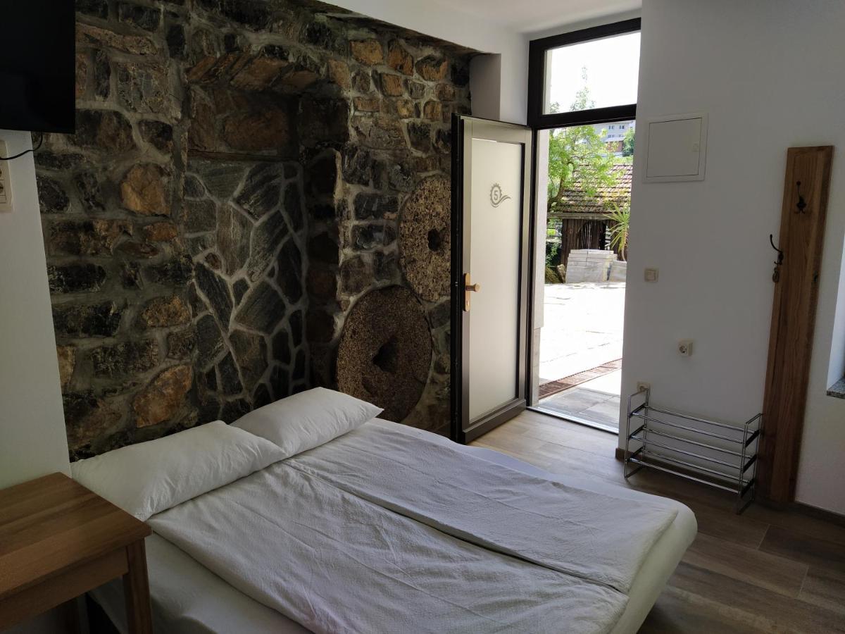 Apartmaji Maln Доленсле Топлице Екстериор снимка