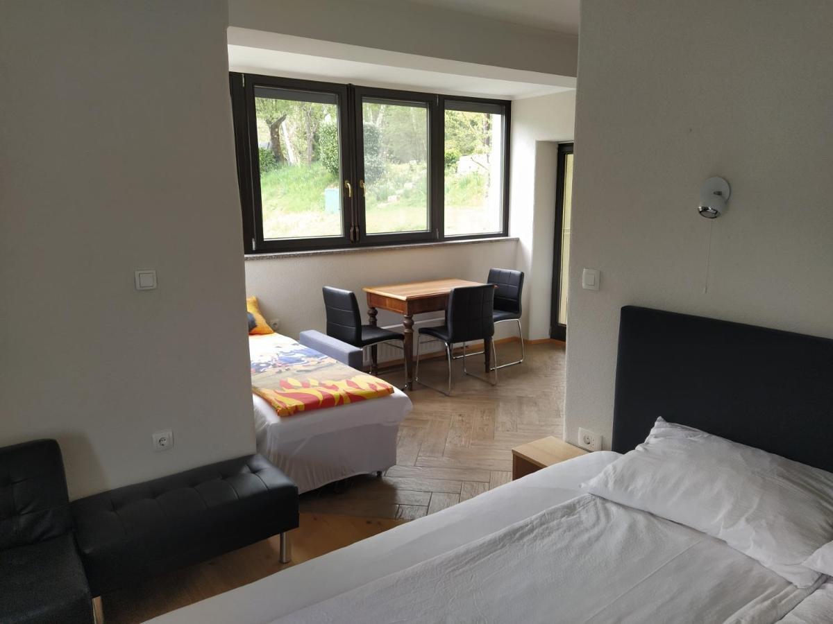 Apartmaji Maln Доленсле Топлице Екстериор снимка
