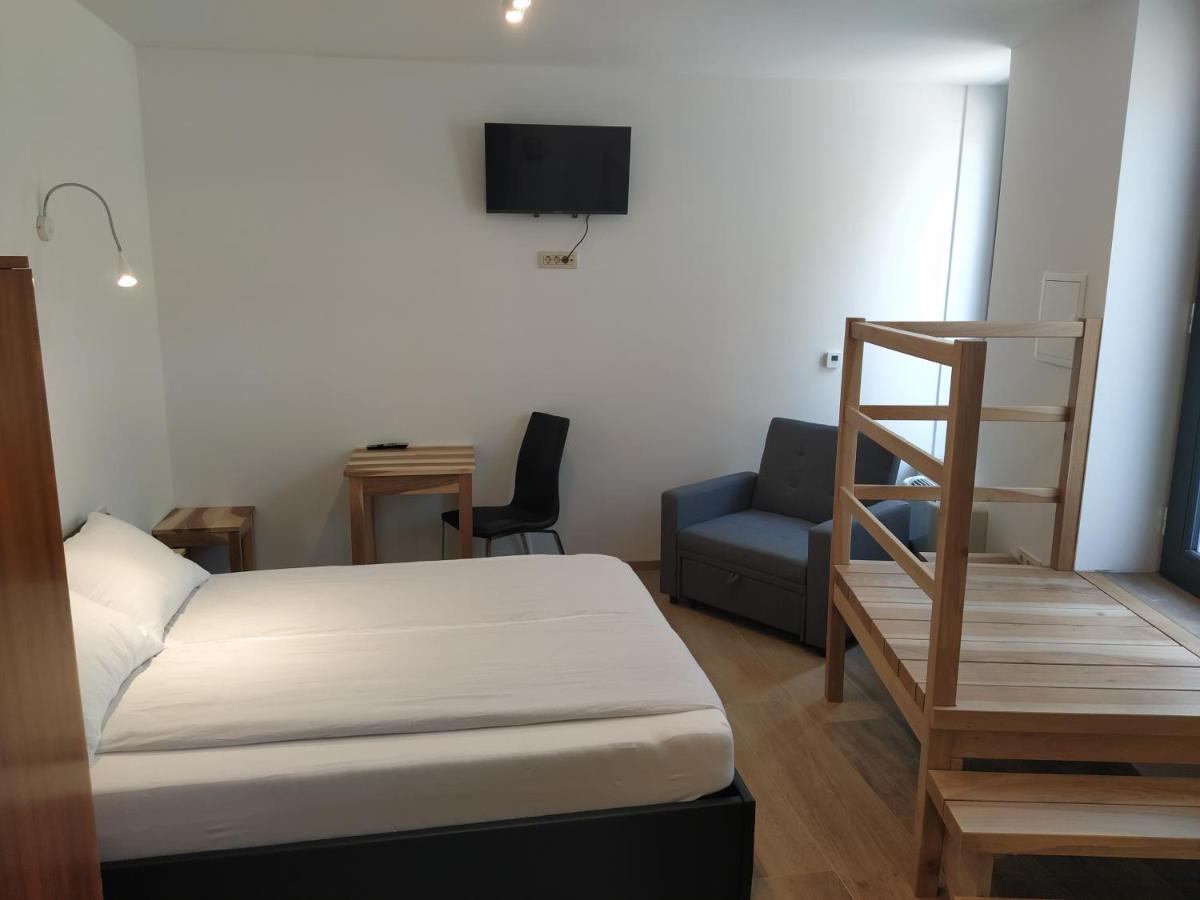 Apartmaji Maln Доленсле Топлице Екстериор снимка