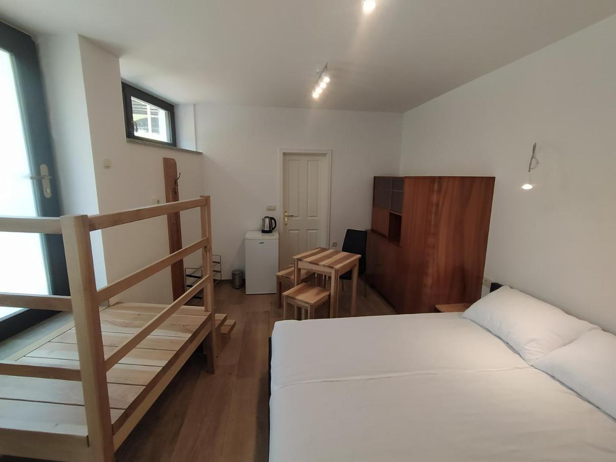 Apartmaji Maln Доленсле Топлице Екстериор снимка