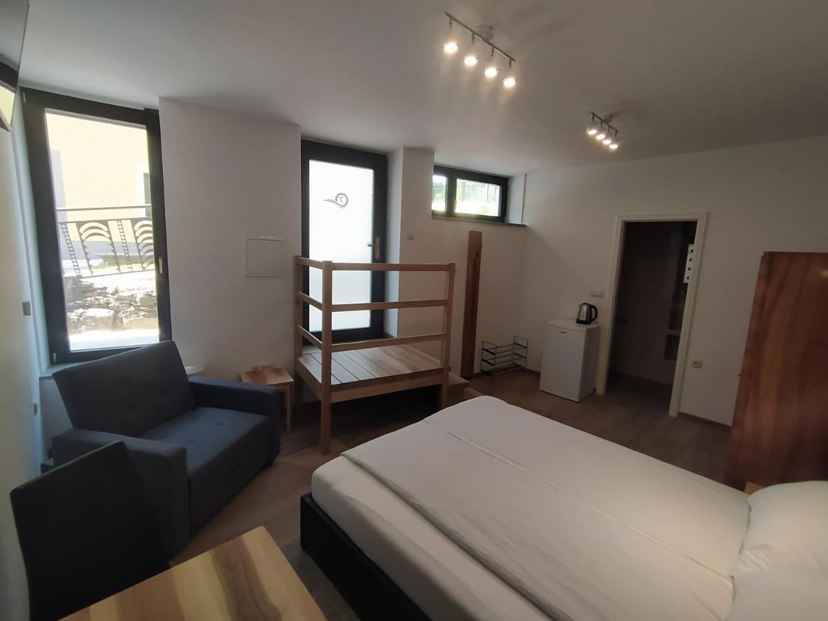 Apartmaji Maln Доленсле Топлице Екстериор снимка