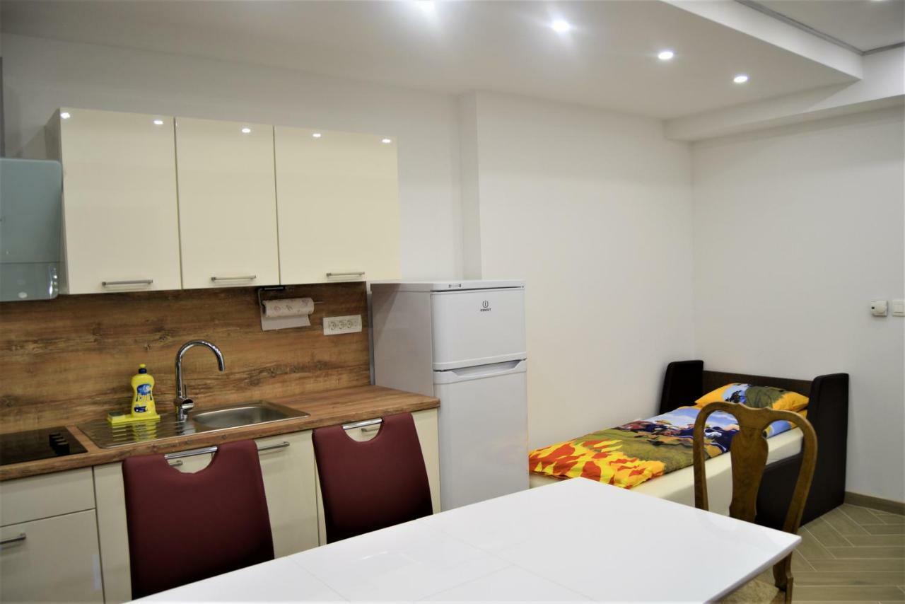 Apartmaji Maln Доленсле Топлице Екстериор снимка